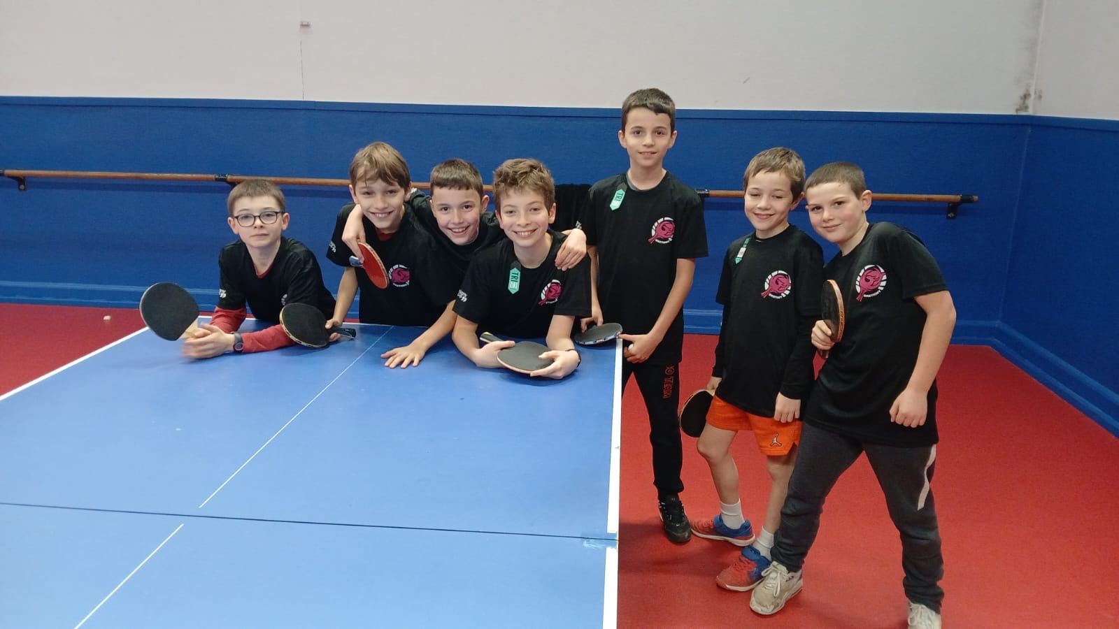 Jeunes du club de ping de brétigny avec le nouveau maillot