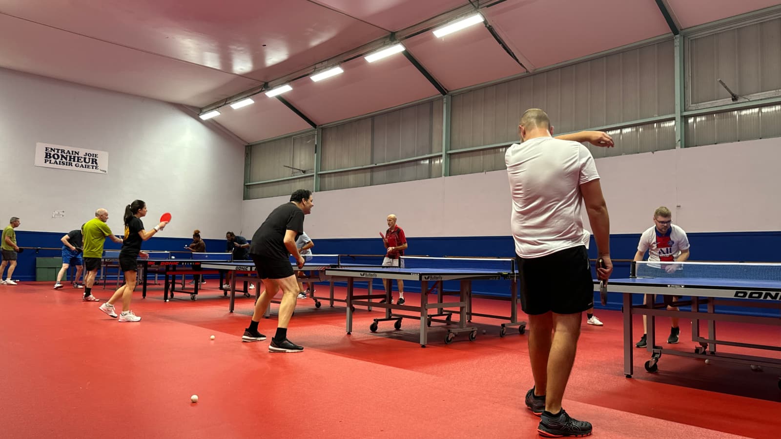 Photo d'un entrainement au club de tennis de table de Brétigny